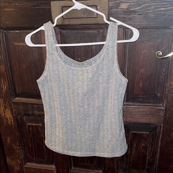 Bundle of Two Basic Sleeveless Tops - Picture 2 of 4